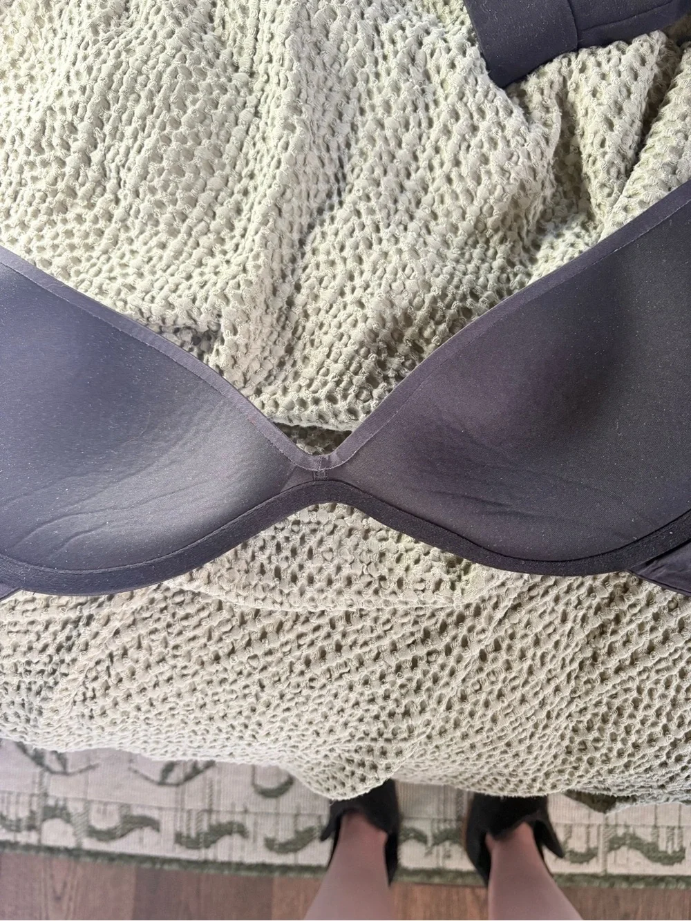 SKIMS Seamless Wireless Bra in Black - Picture 3 of 4